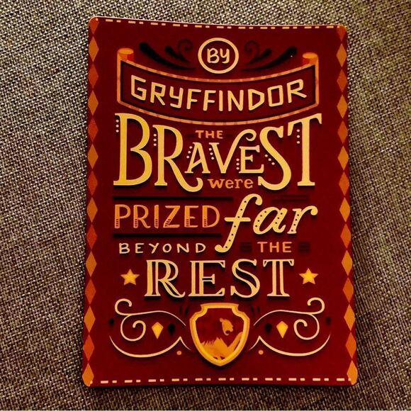 Harry Potter Gryffindor Magnet - Picture 2 of 3
